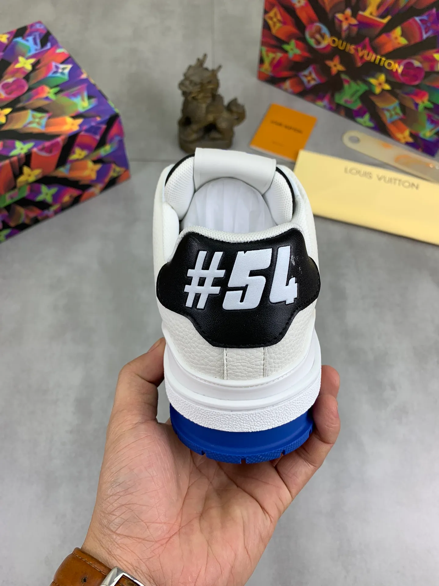 Men's shoes 💰P580 New style 💰💎💎Latest color High version 2025Louis*Vuitto* LV Traine Catwalk TRAINER outsole and fabric private model A shoe that definitely costs a lot of money and effort. This series was designed after the arrival of Vifgil. It is favored by many fans every season. Original TPU outsole Original packaging Men's size: 38-45 (46 can be customized) Color: 3️⃣ colors available (available from stock, super fast delivery)